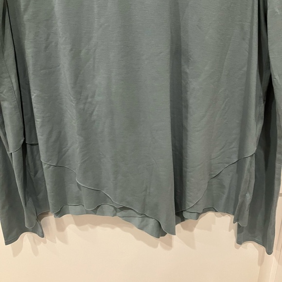 LULULEMON ATHLETIC LONG SLEEVE TEE SIZE SMALL - Picture 4 of 5